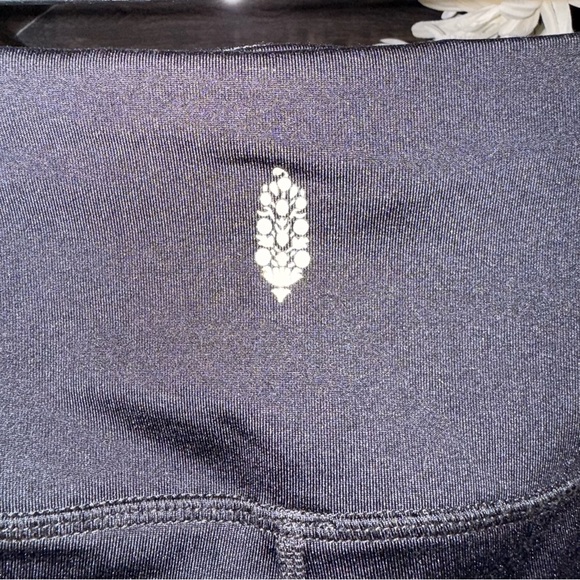 FP Movement by Free People Black Leggings w/ reflective geometric stripe Sz L - Picture 3 of 8